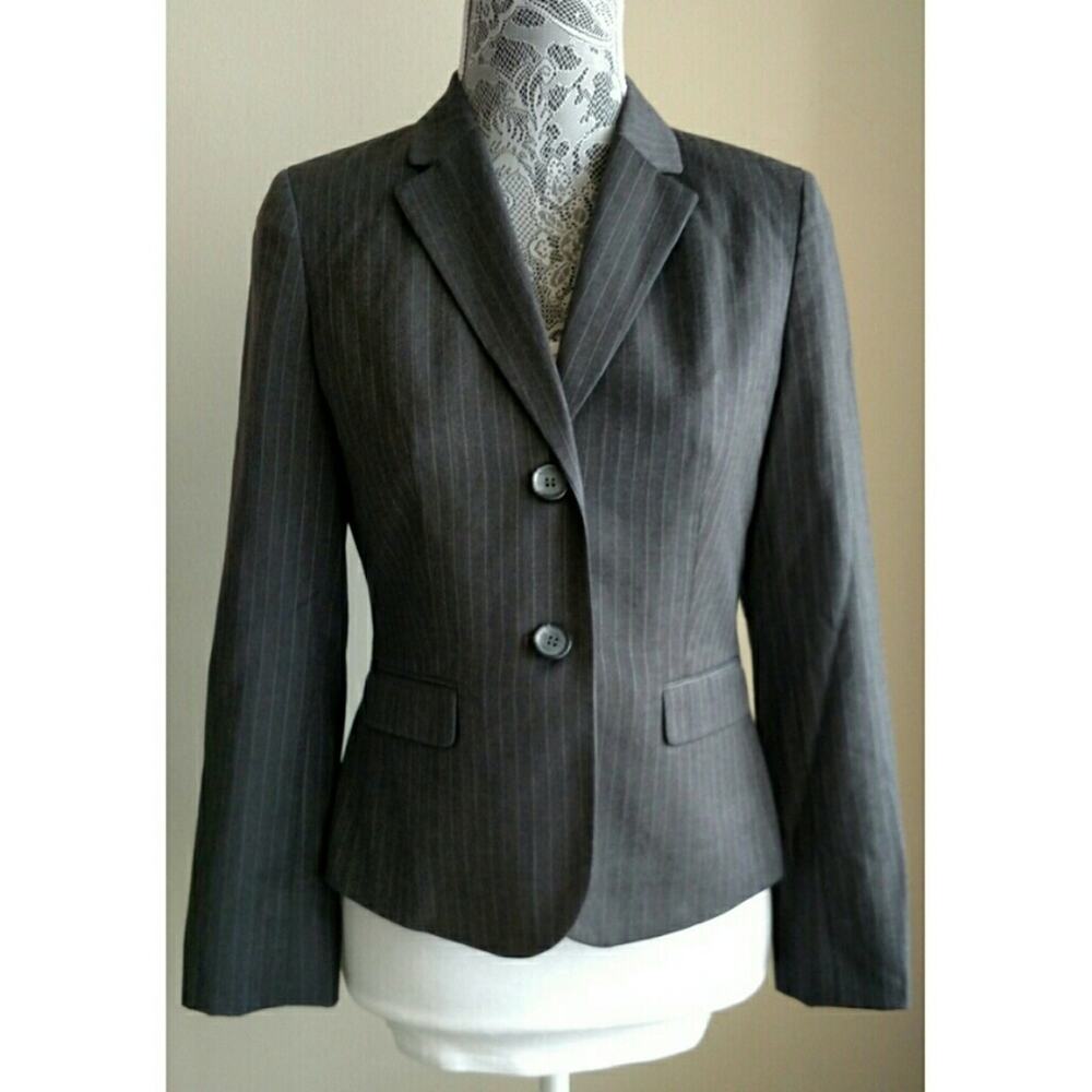 Ann Taylor LOFT Pinstripe Blazer - Size 4P - GUC